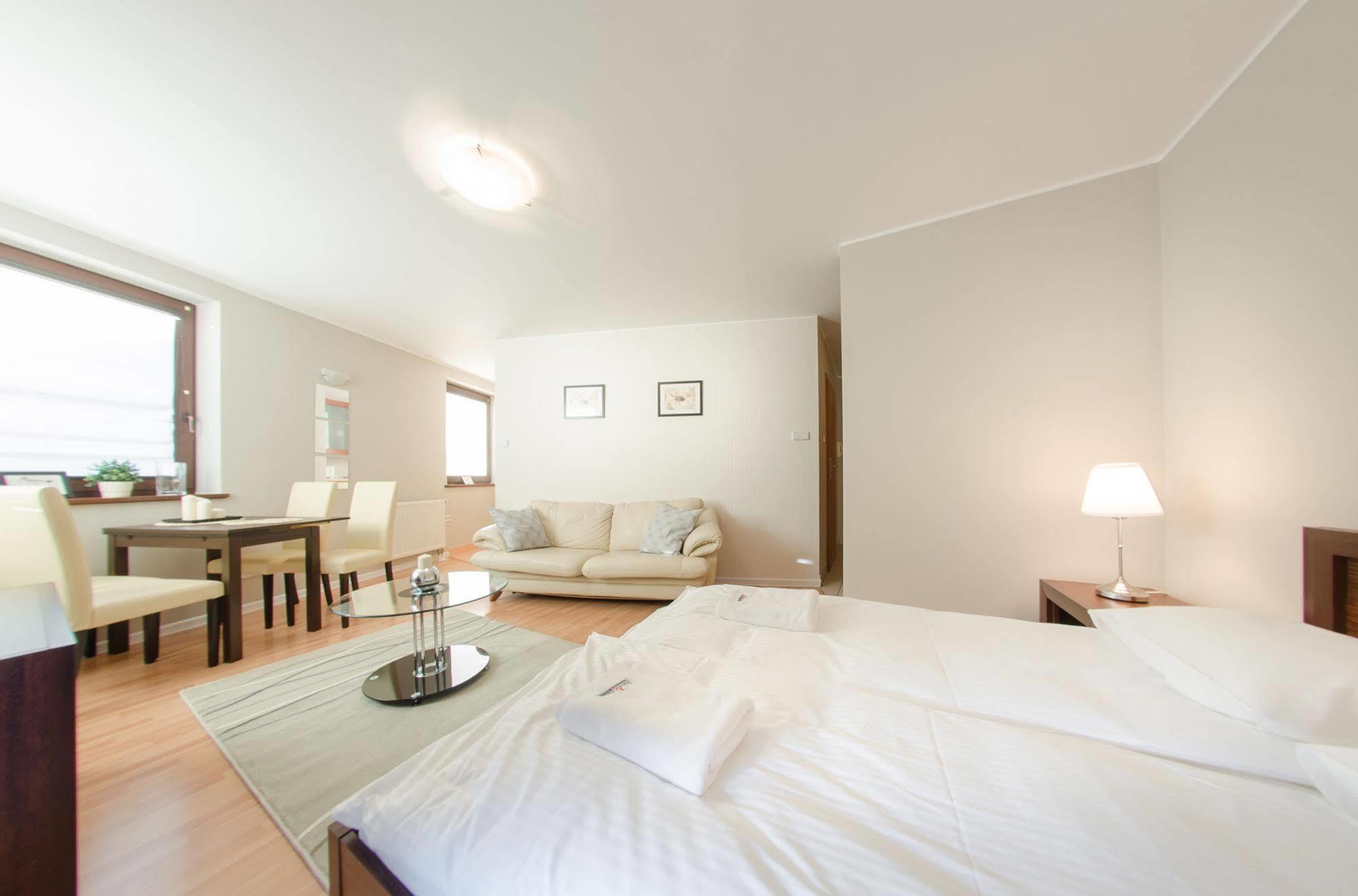 Dom & House - Apartments Sobieskiego โซพอต ภายนอก รูปภาพ
